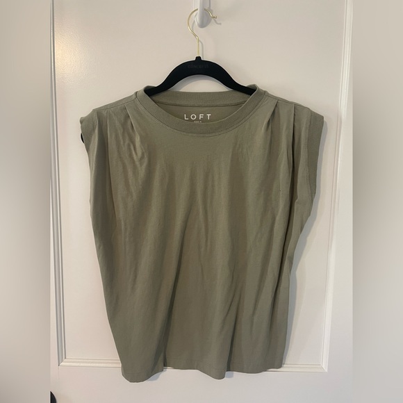 Casual LOFT tank - Picture 1 of 2